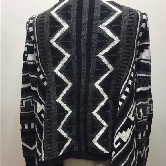 Belle Du Jour Women Fringed Overpiece Cardigan Tribal Print Small Grey Cream - Picture 12 of 12